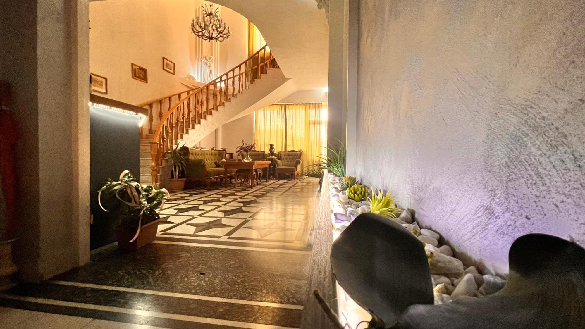 Elross Hotel Erywań Zewnętrze zdjęcie