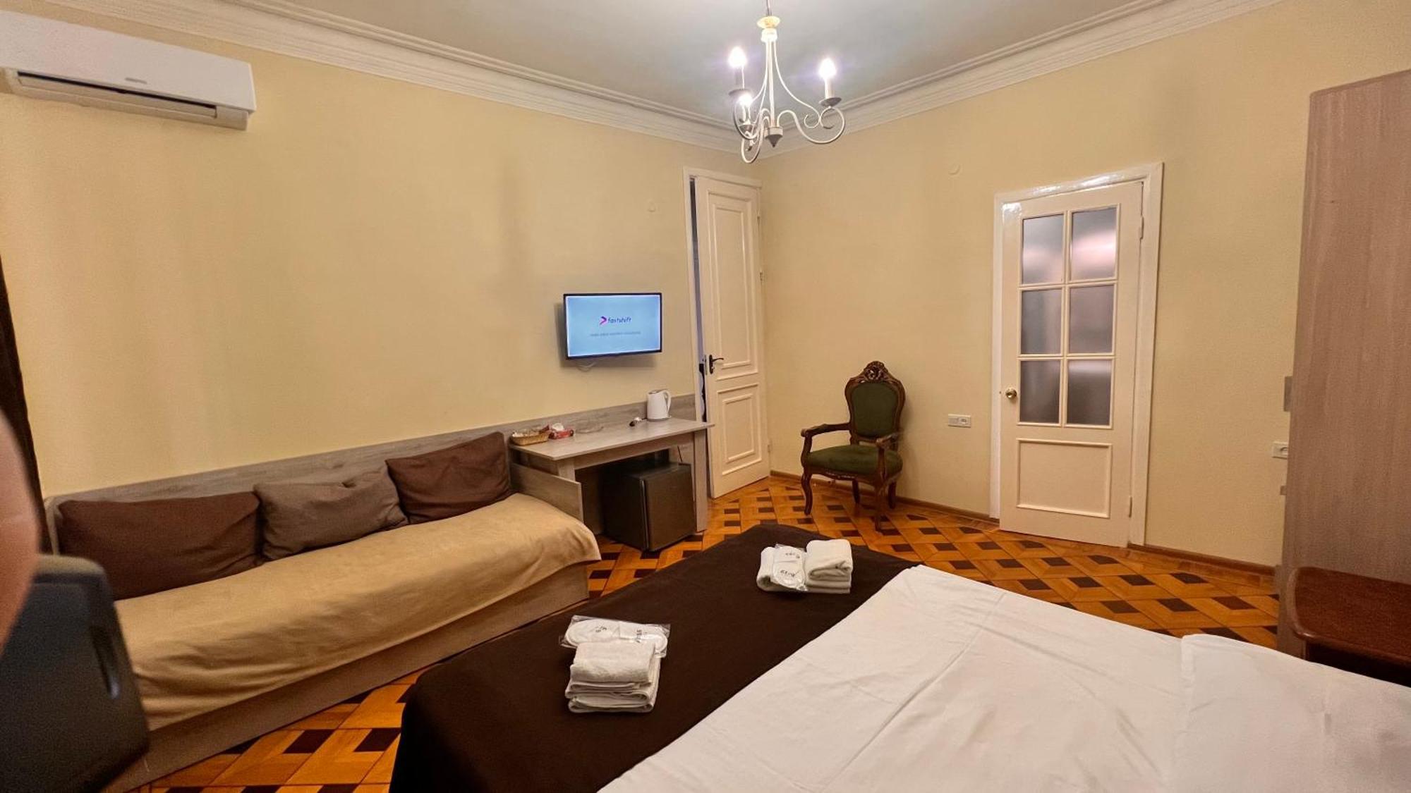 Elross Hotel Erywań Zewnętrze zdjęcie